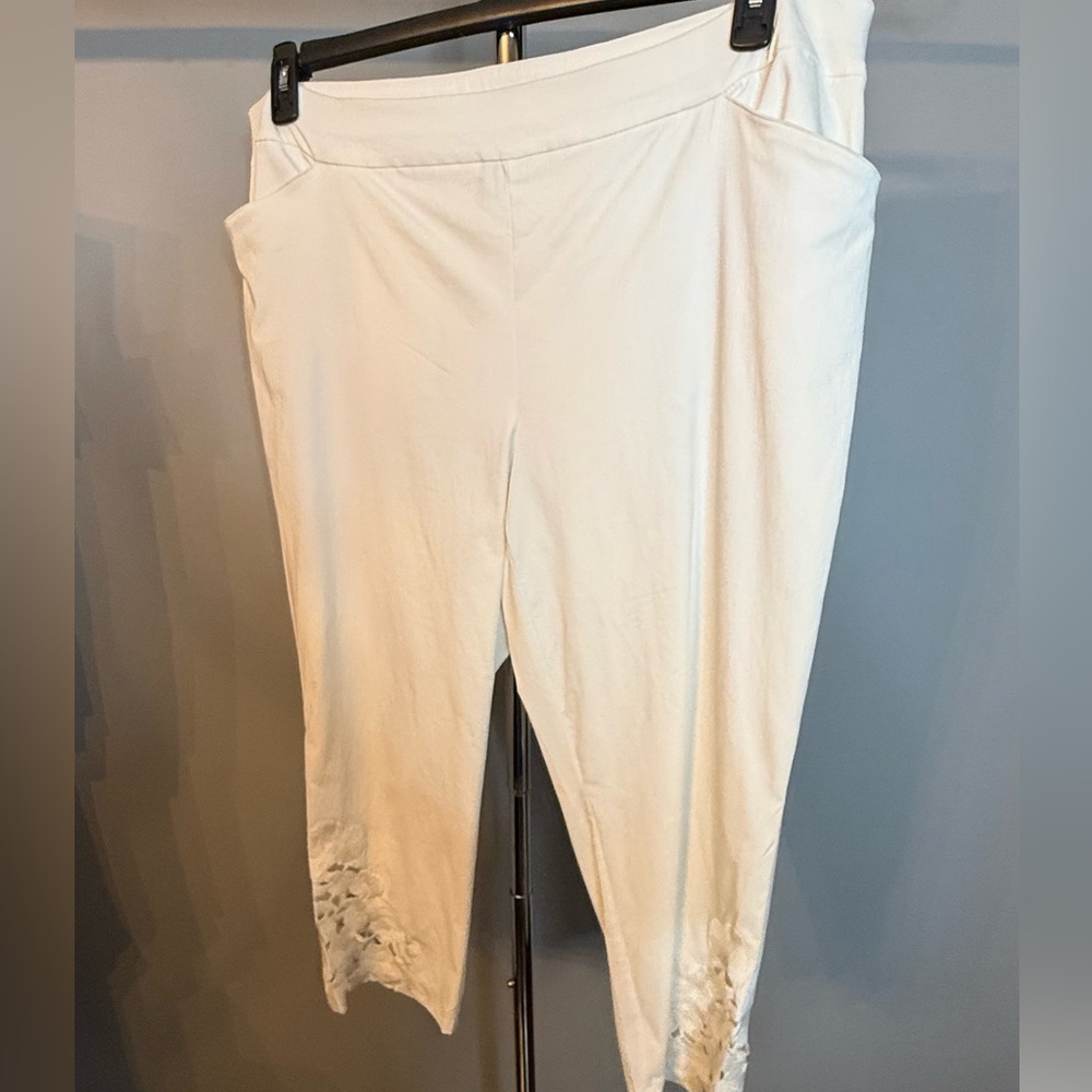 INC International Concepts White Cropped Pants With Pockets NWOT
